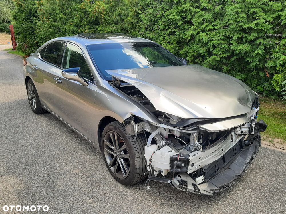 Lexus ES 300h Prestige - 4