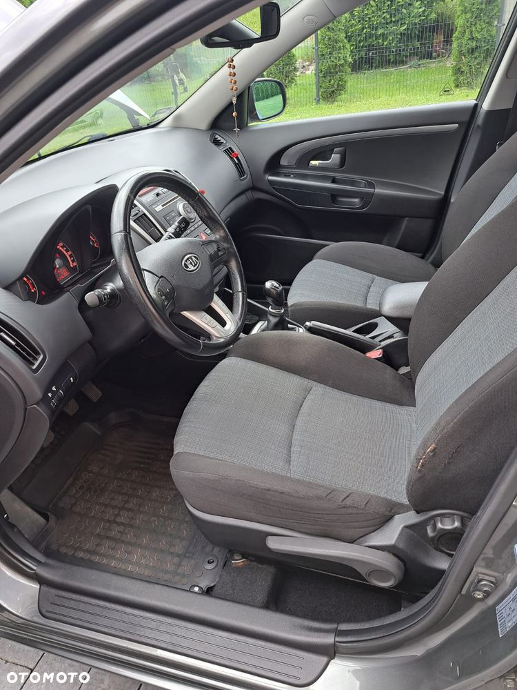 Kia Ceed - 9