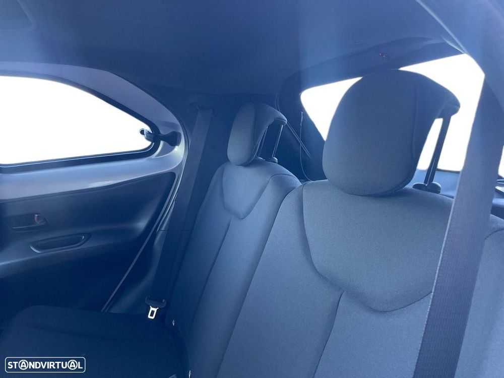Toyota Aygo X 1.5 Hybrid Envy - 12