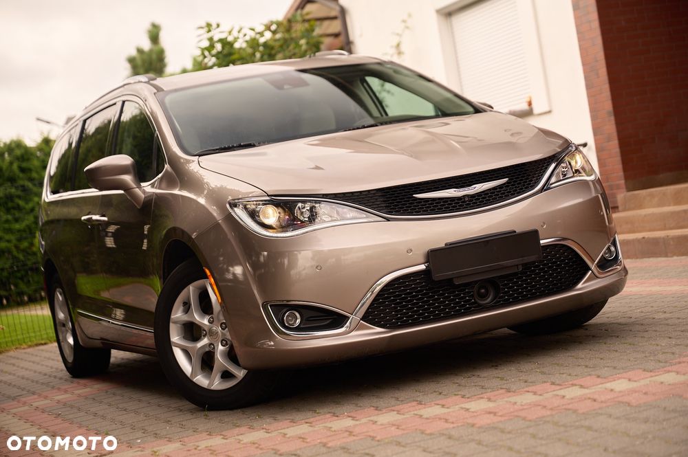 Chrysler Pacifica - 26