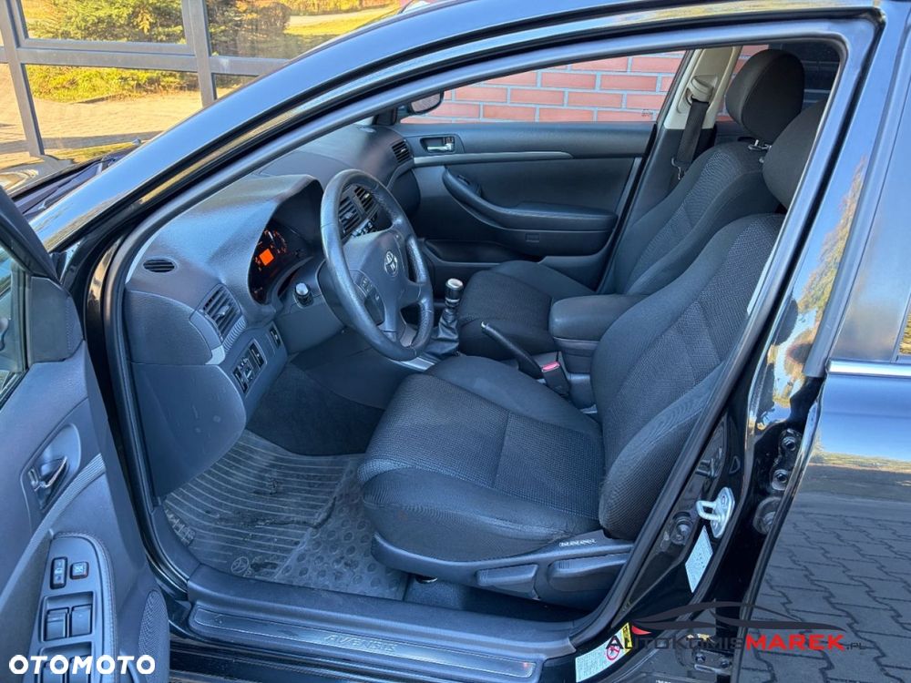 Toyota Avensis - 11