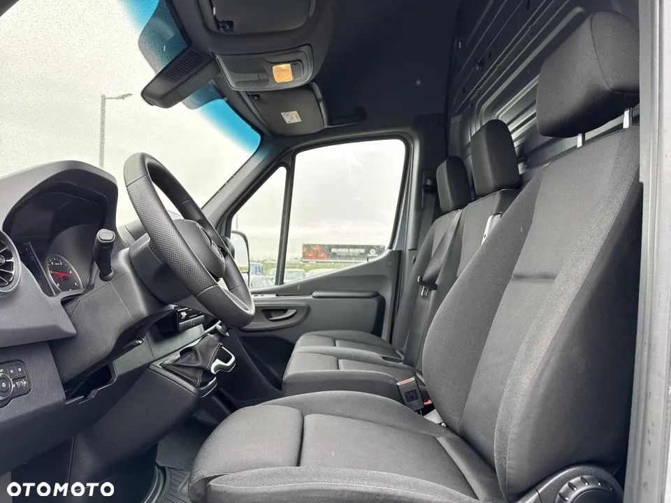 Mercedes-Benz Sprinter - 13