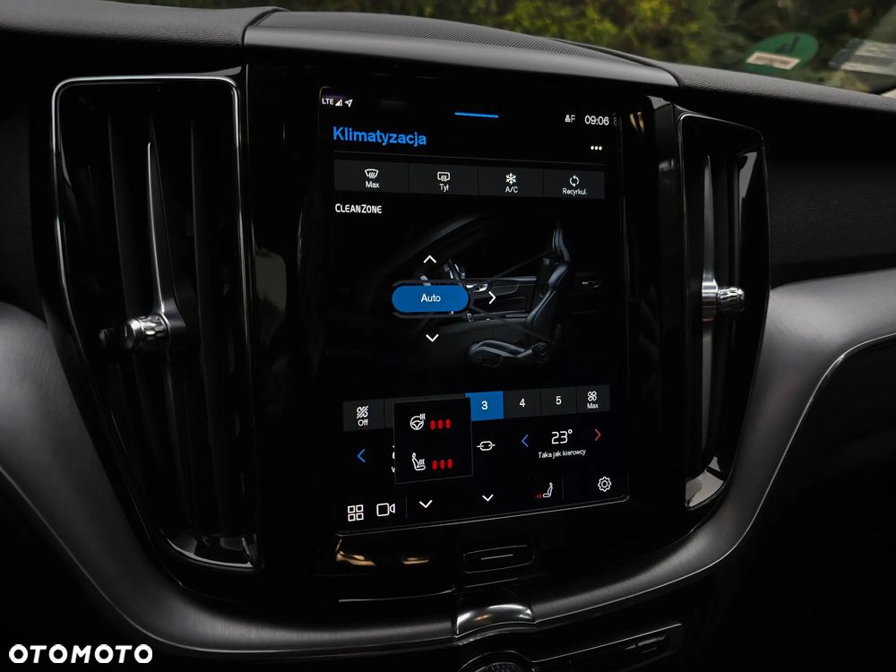 Volvo XC 60 B4 B Momentum Pro - 22