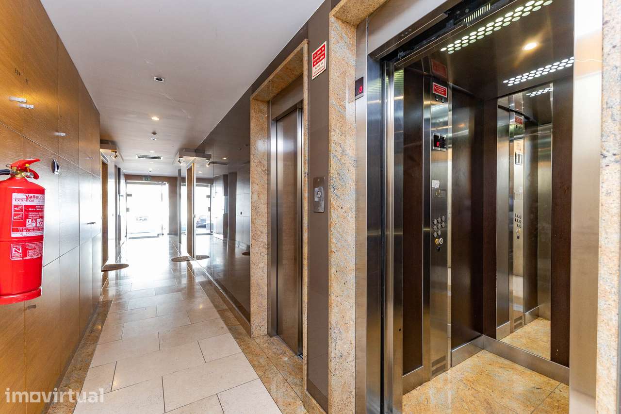 Apartamento T3 com varanda e garagem em Canidelo - Grande imagem: 3/36