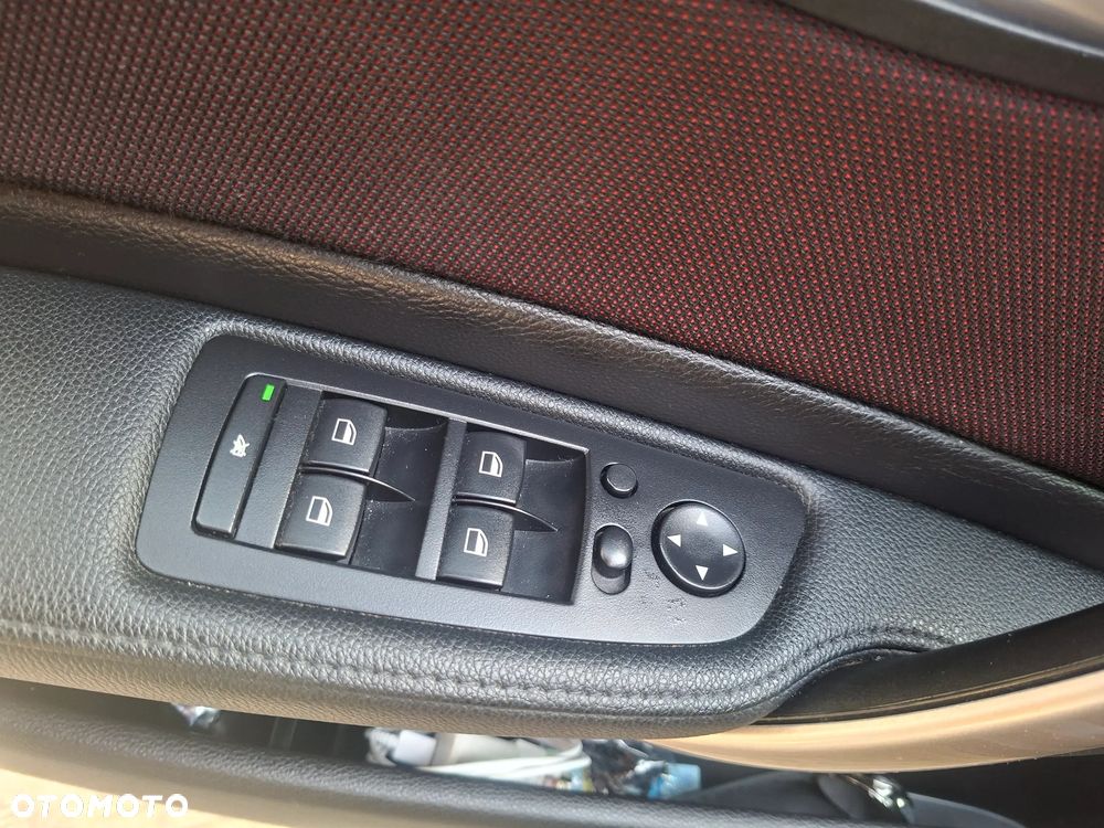 BMW Seria 1 120d DPF - 14