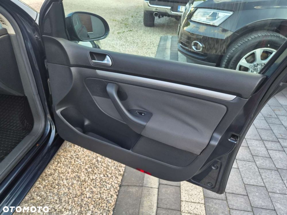 Volkswagen Golf - 22