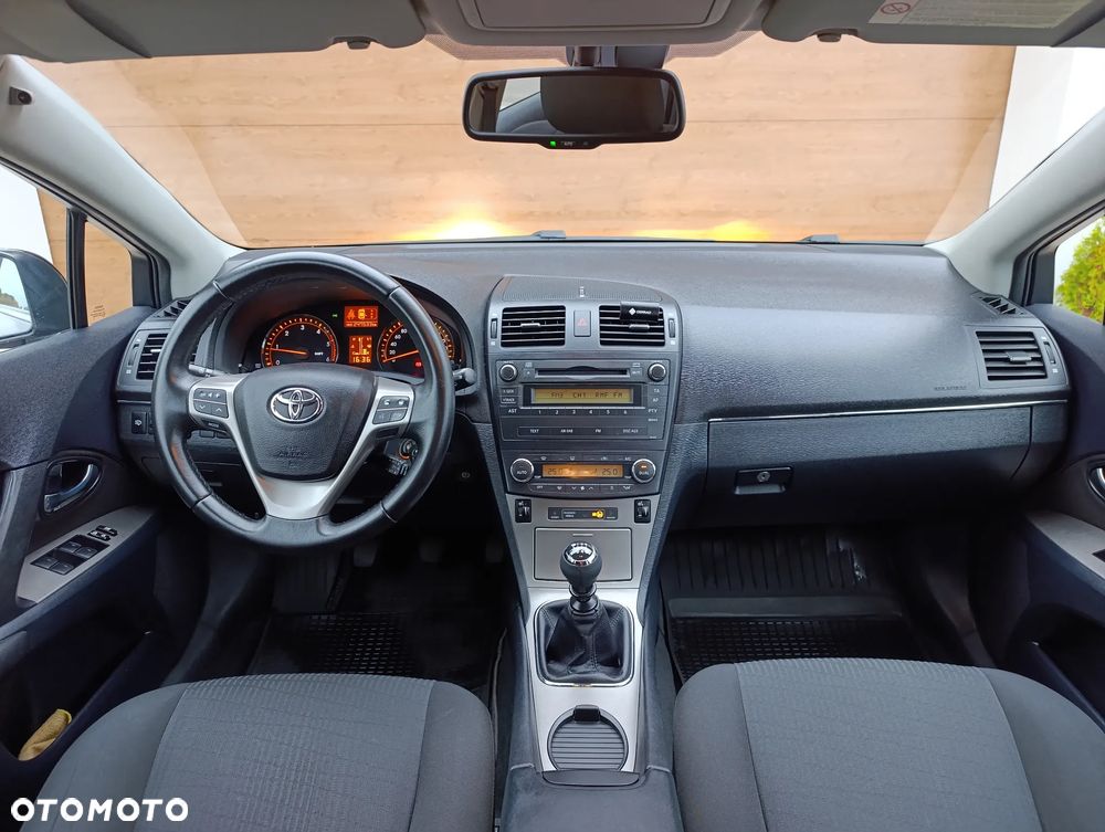 Toyota Avensis - 16