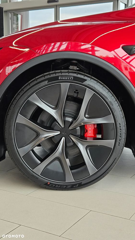 Tesla Y Performance AWD - 13