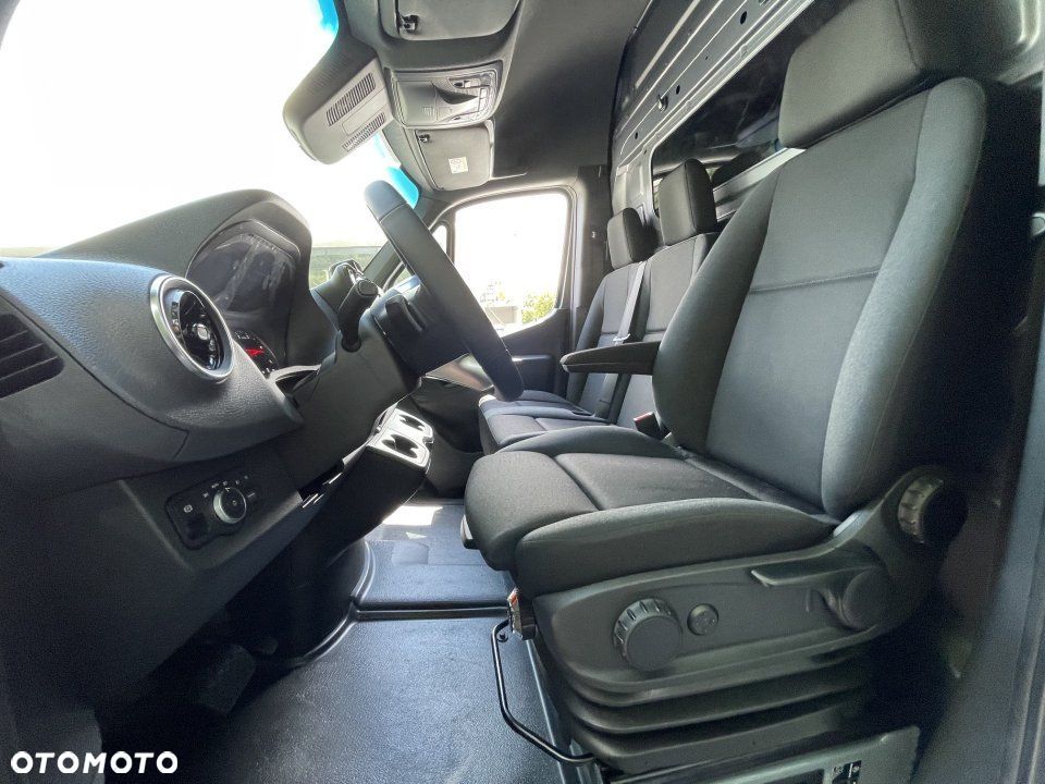 Mercedes-Benz Sprinter - 11