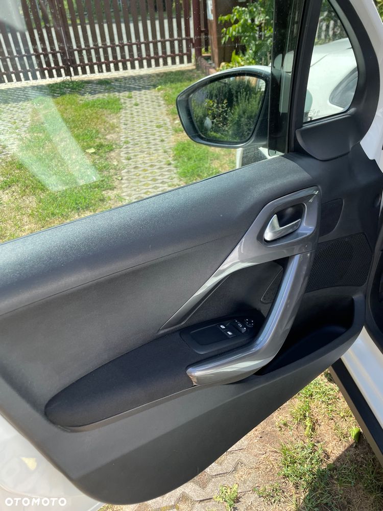 Peugeot 2008 1.2 Pure Tech Active - 16