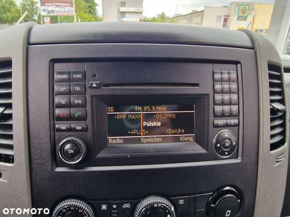 Mercedes-Benz Sprinter - 11