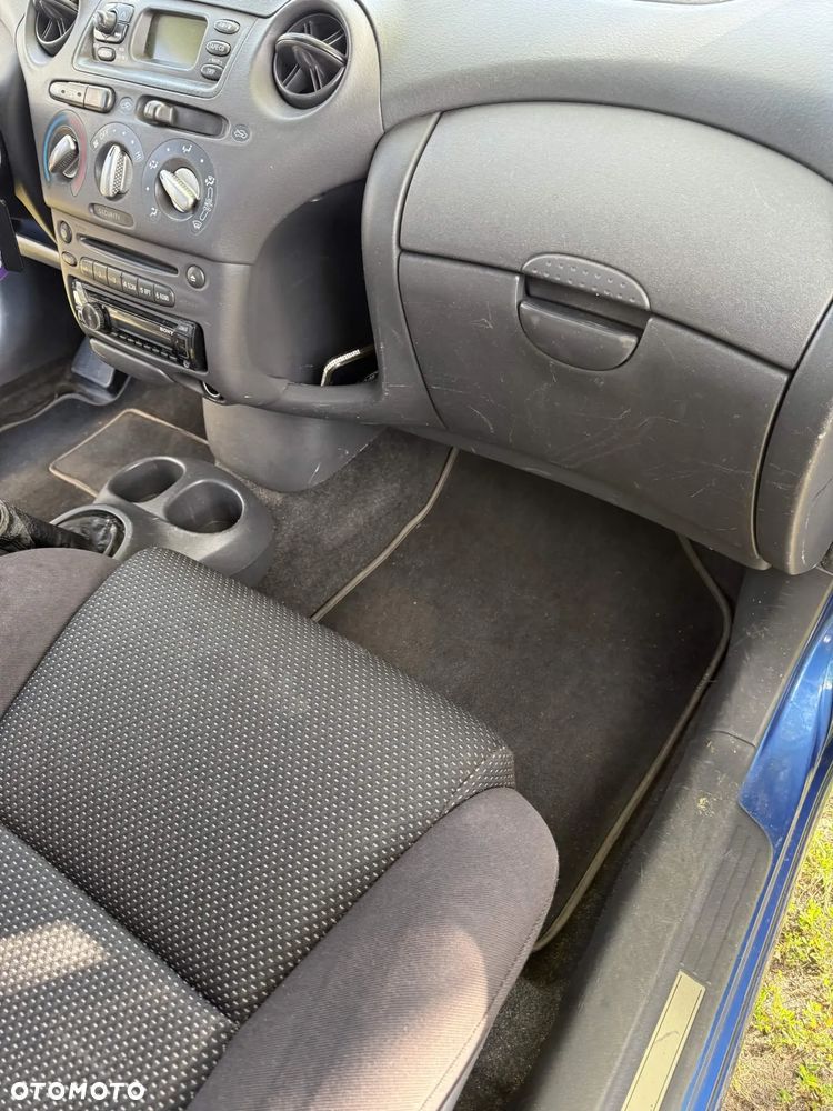 Toyota Yaris - 33
