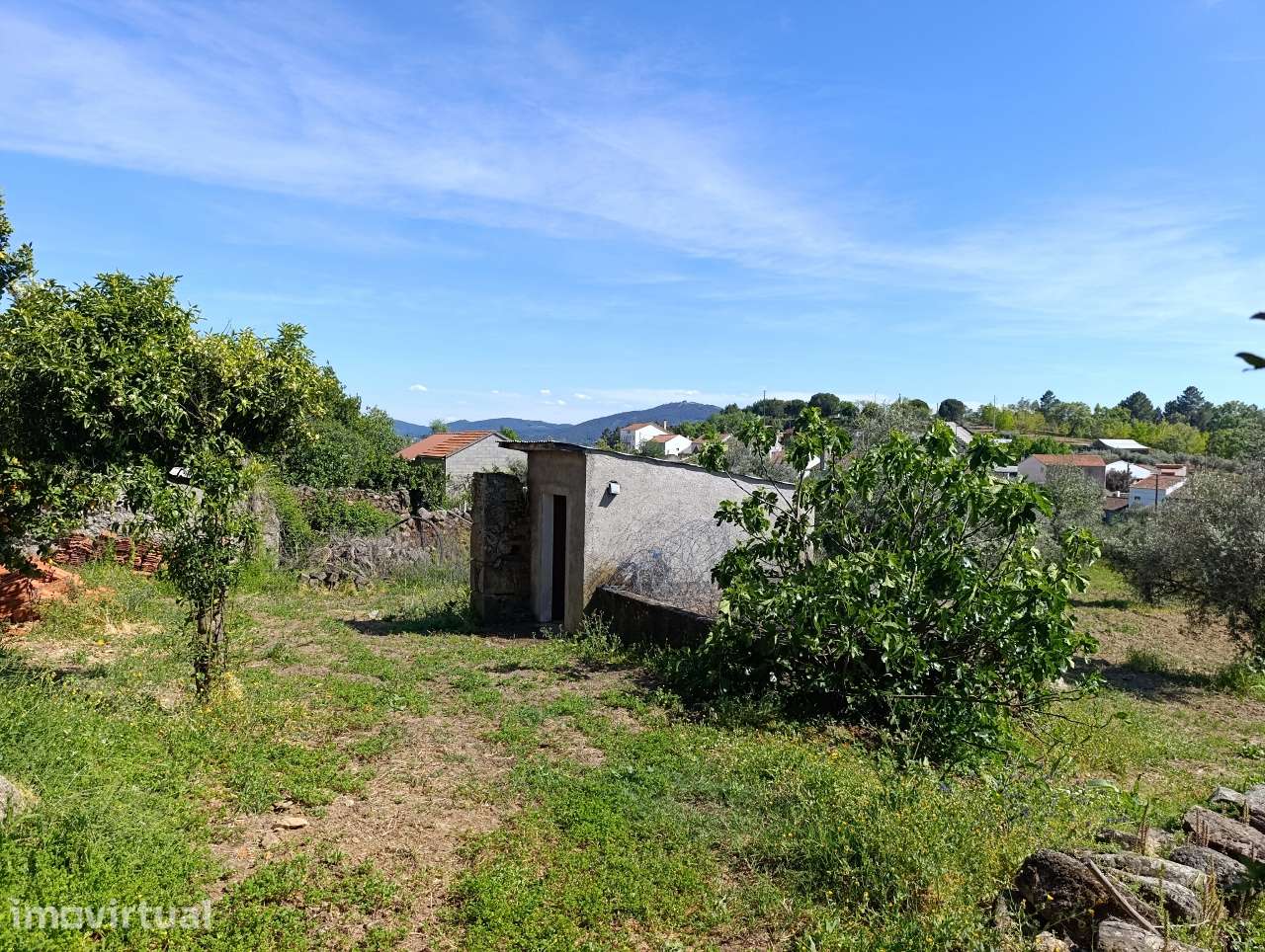 Casa de Pedra com terreno no centro de Escarigo - Fundão - Grande imagem: 5/31