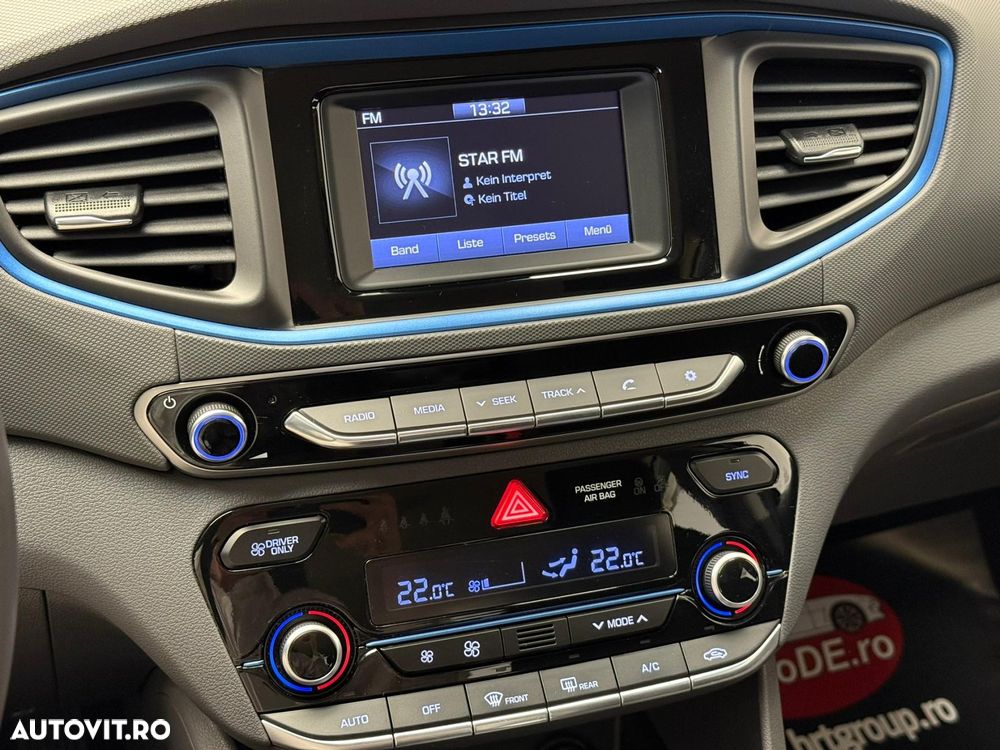 Hyundai IONIQ - 12