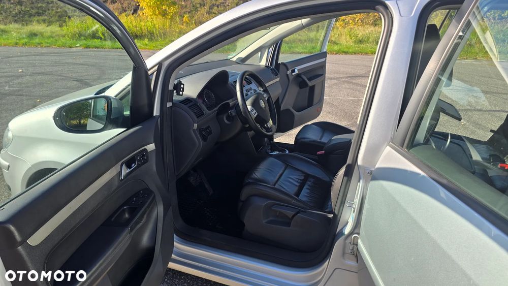 Volkswagen Touran 1.9 TDI DSG United - 32