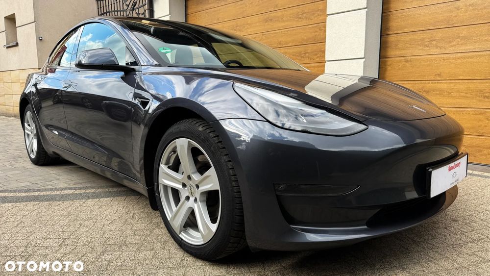 Tesla Model 3 - 12