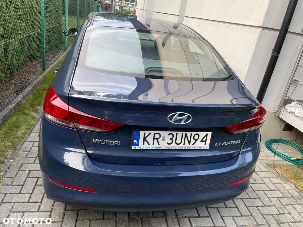 Hyundai Elantra 1.6 Comfort - 6
