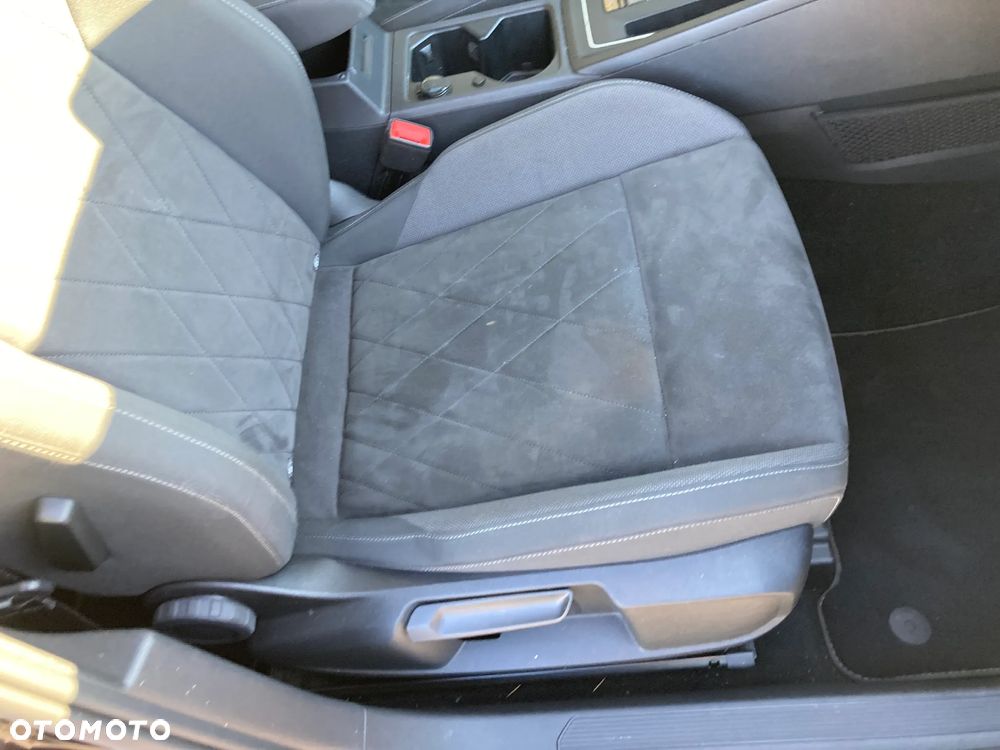 Volkswagen Golf 1.5 eTSI OPF DSG Style - 26