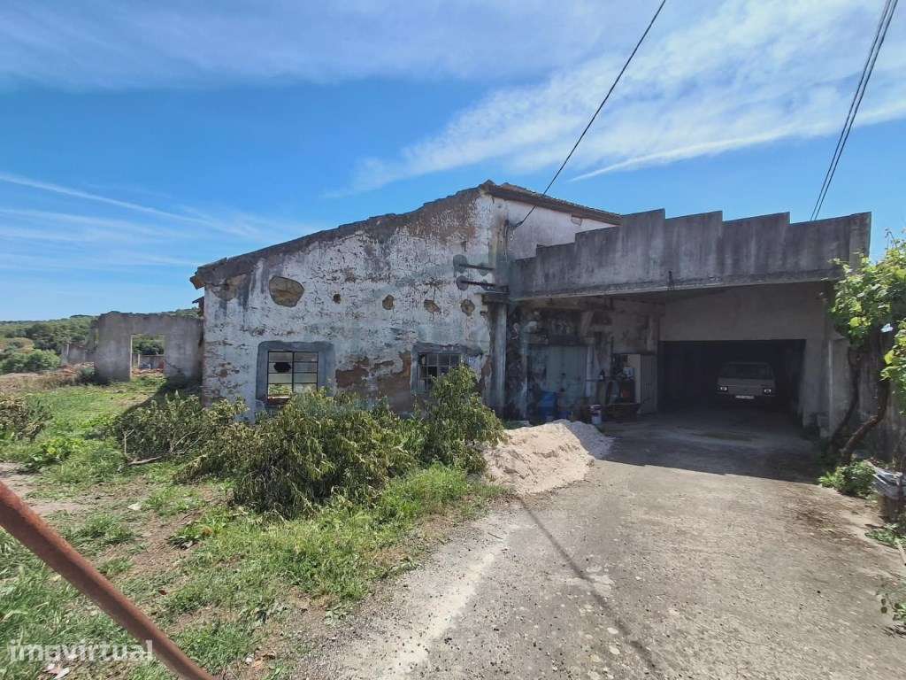 Armazém com 1.600 m² em lote de 2.960 m² com elevado potencial de r... - Grande imagem: 3/23