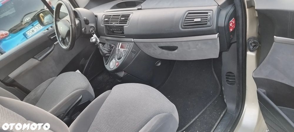 Peugeot 807 HDi 135 Family - 4