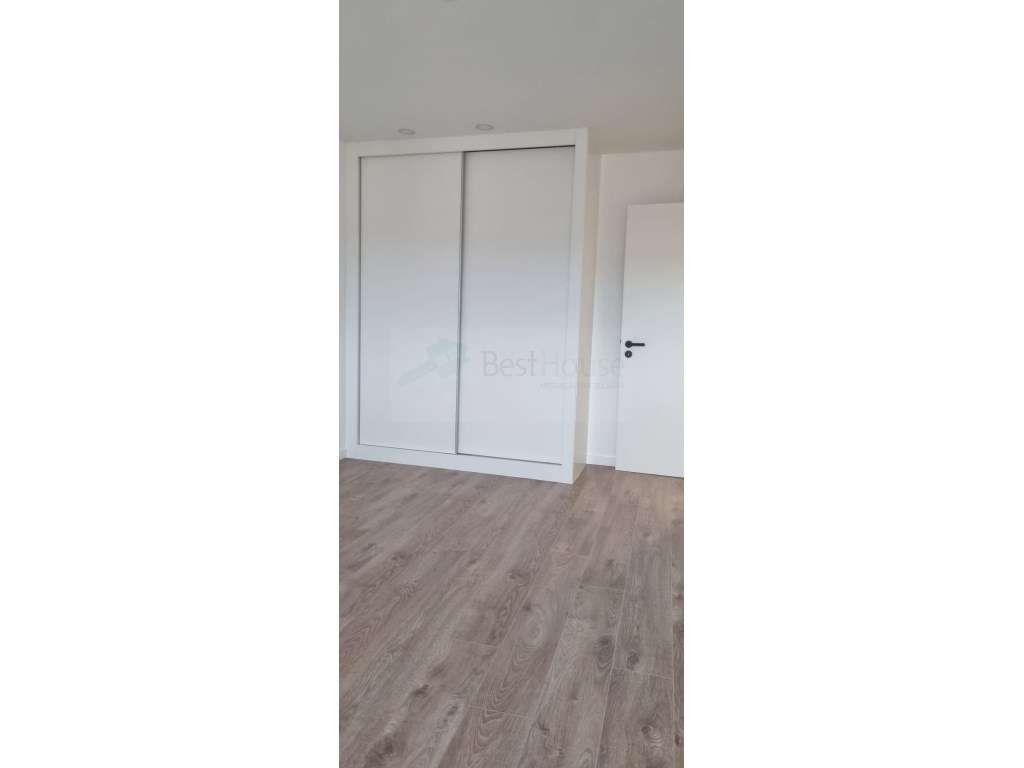 T2+1 Duplex Amadora totalmente remodelada - Grande imagem: 3/6