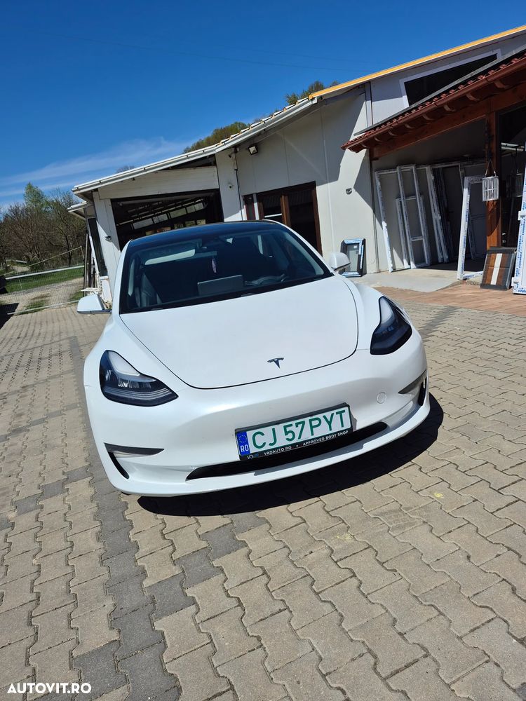 Tesla Model 3 - 1