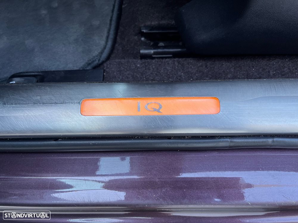 Toyota iQ 1.0 VVT-i 2 - 11