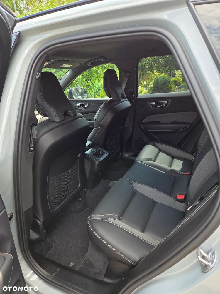 Volvo XC 60 B4 B Plus Dark - 11