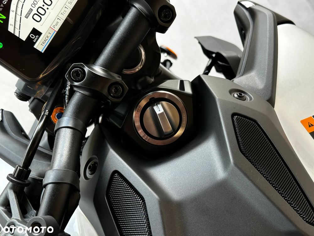Yamaha MT - 12