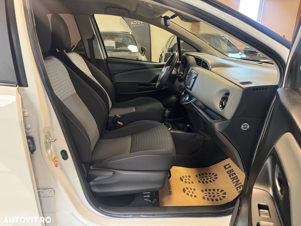 Toyota Yaris 1.5 VVT-i HSD Bi-Tone G&B - 31
