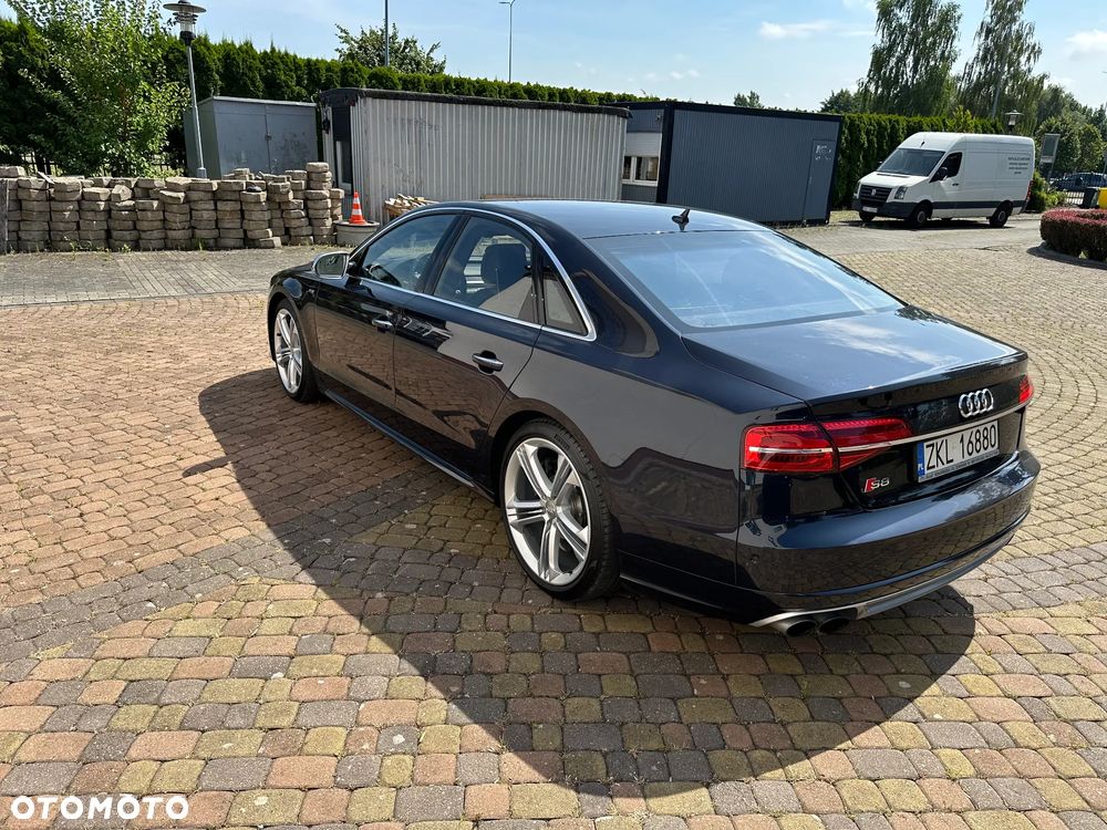Audi S8 - 8