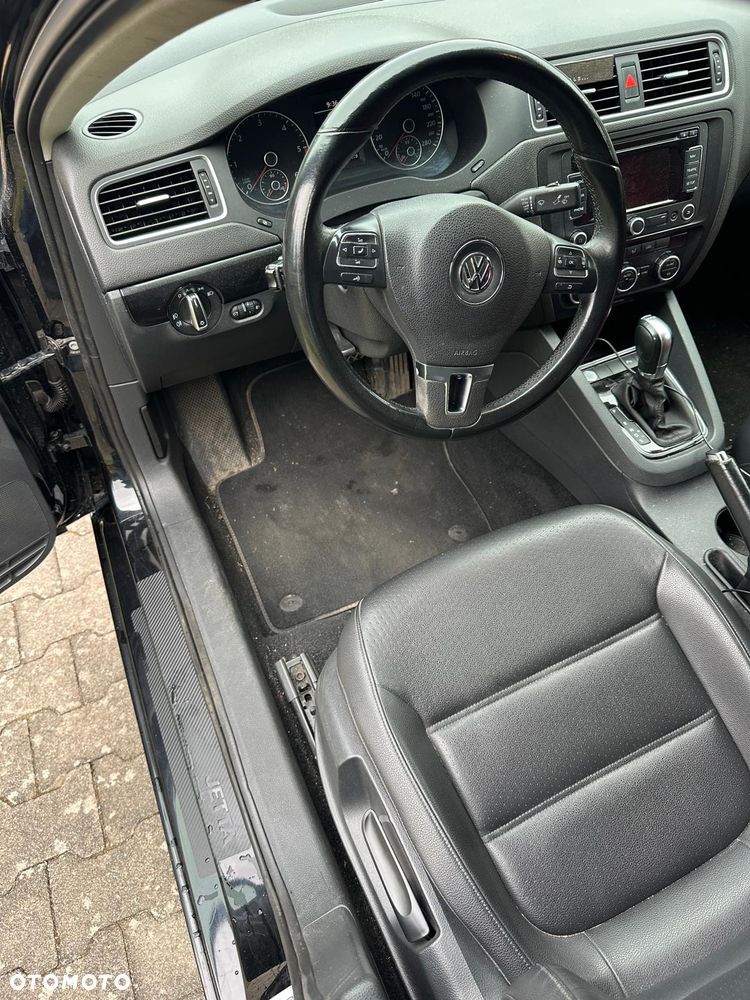 Volkswagen Jetta 1.6 TDI Comfortline DSG - 9
