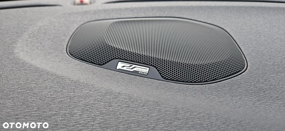 Volvo V40 T3 R-Design Summum - 16