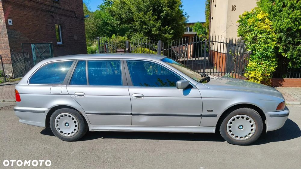 BMW Seria 5 520i - 4