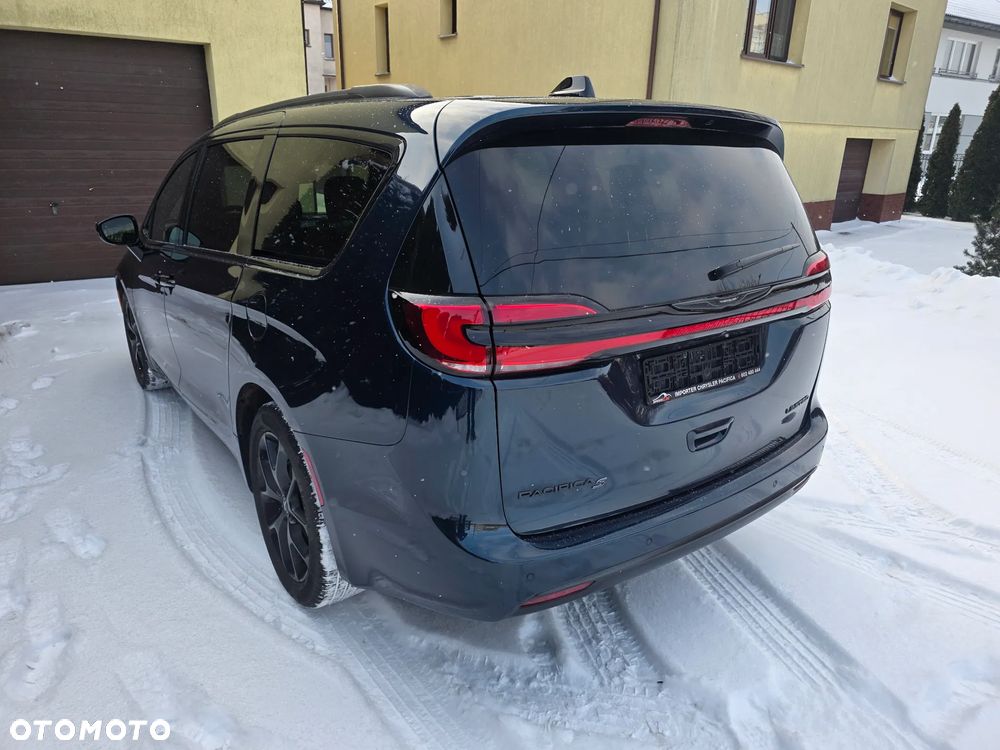 Chrysler Pacifica - 5