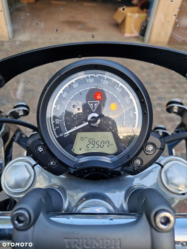 Triumph Speedmaster - 9