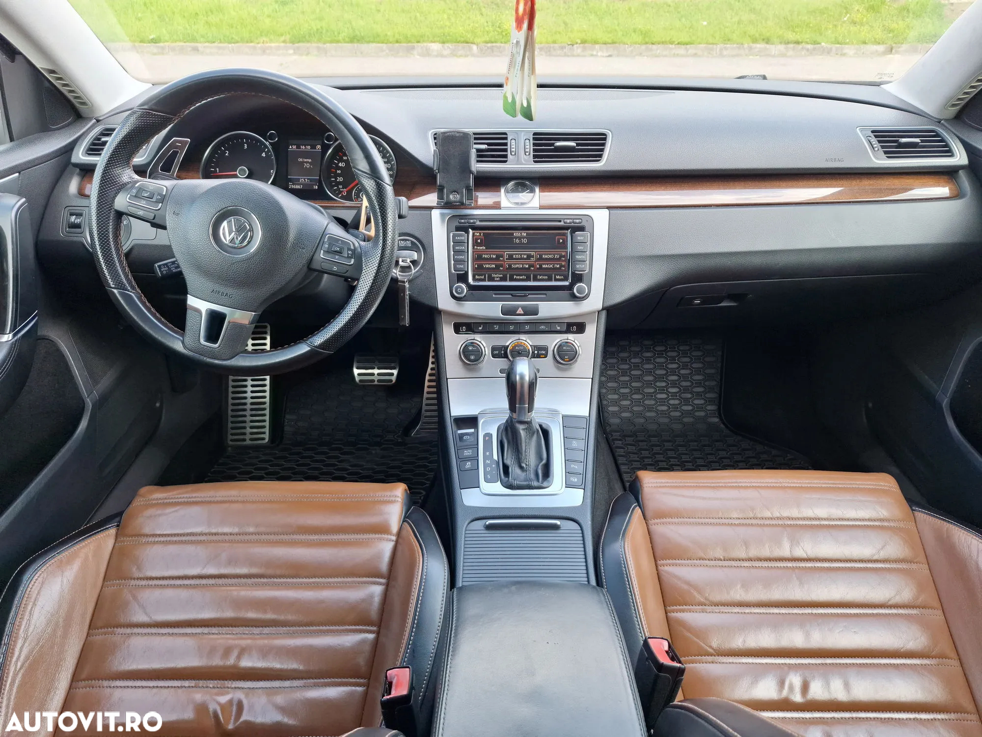 Volkswagen Passat - 11