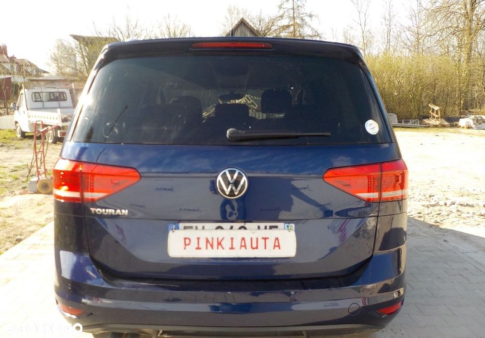 Volkswagen Touran - 12