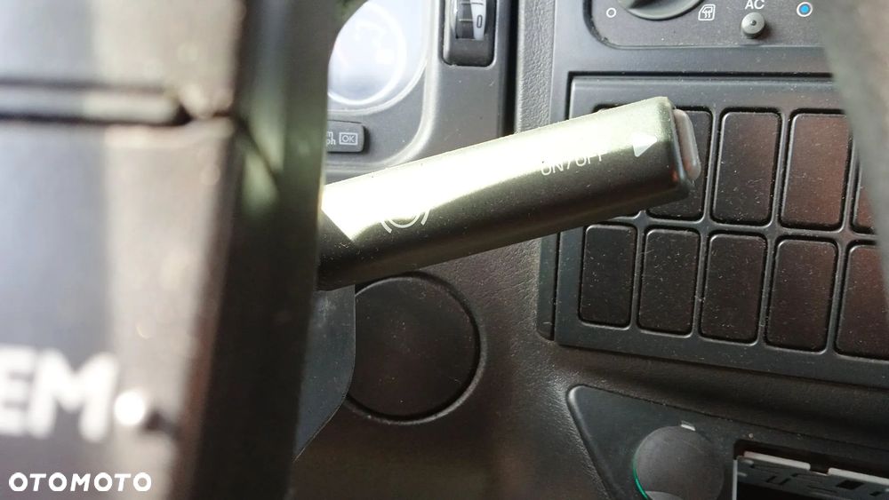Kierownica multifunkcja licznik zegary panel szyb lusterek retarder deska rozdzielcza CB radio tachograf schowek kufer głośnik szyberdach MAN TGL - 11