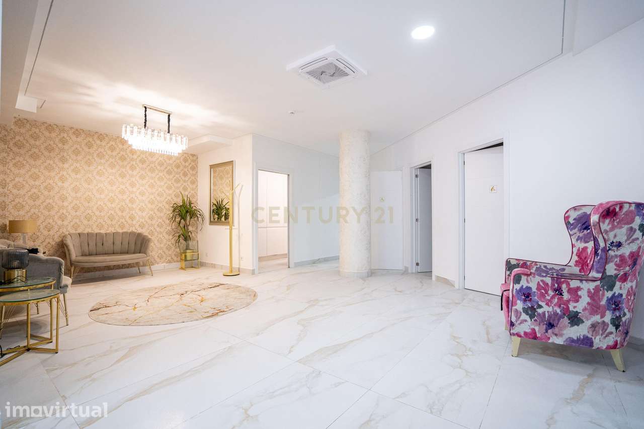 Loja - Armazém para Comércio remodelada na Amadora, Venteira - Grande imagem: 4/33