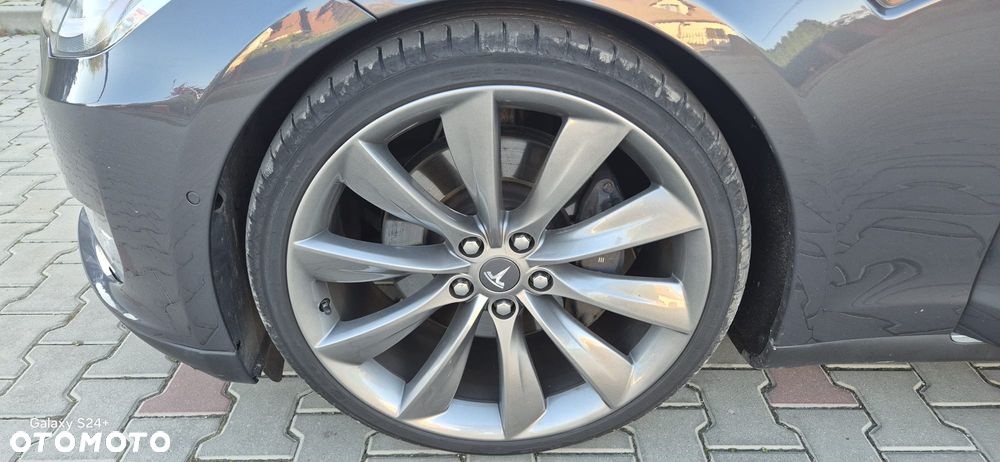 Tesla Model S Performance - 26