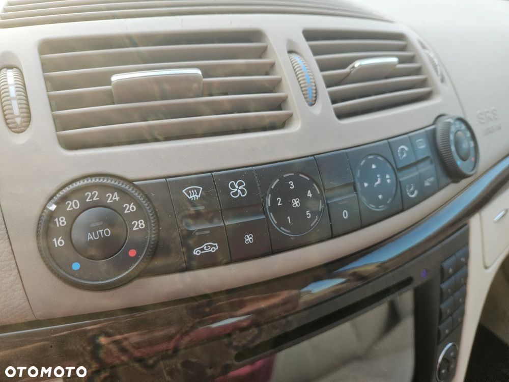 Mercedes-Benz Klasa E 320 Classic - 32