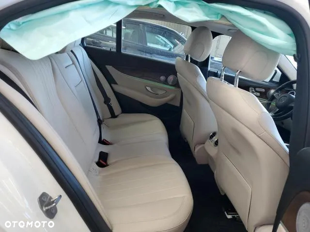 Mercedes-Benz Klasa E 300 9G-TRONIC Exclusive - 9