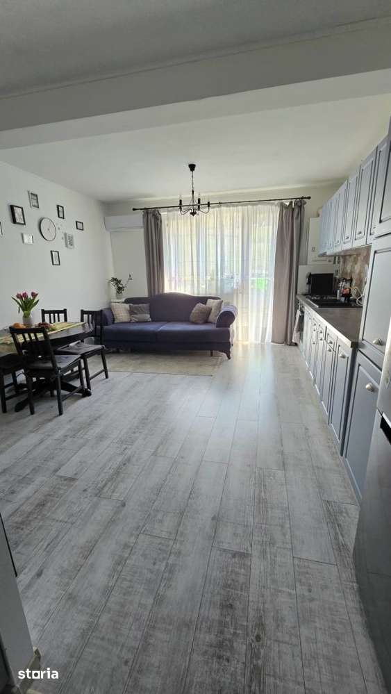 Apartament cu 3 camere, 59 mp, balcon, zona Teilor — fotografia 1