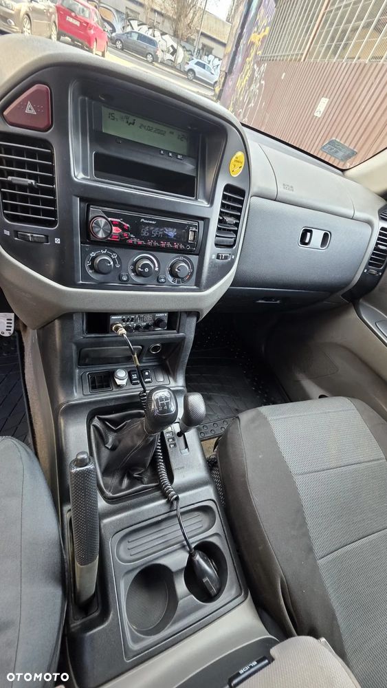 Mitsubishi Pajero - 21