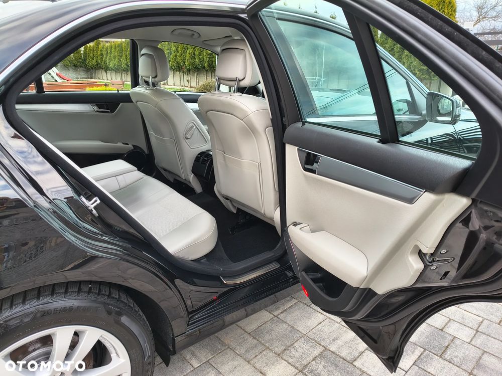 Mercedes-Benz Klasa C 180 Kompressor BlueEFFICIENCY Avantgarde - 12