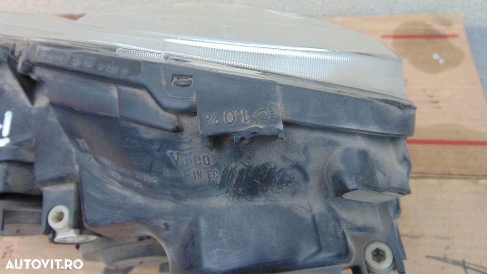 Far dreapta VW Polo 9N an 2001-2005 cu defect - 4