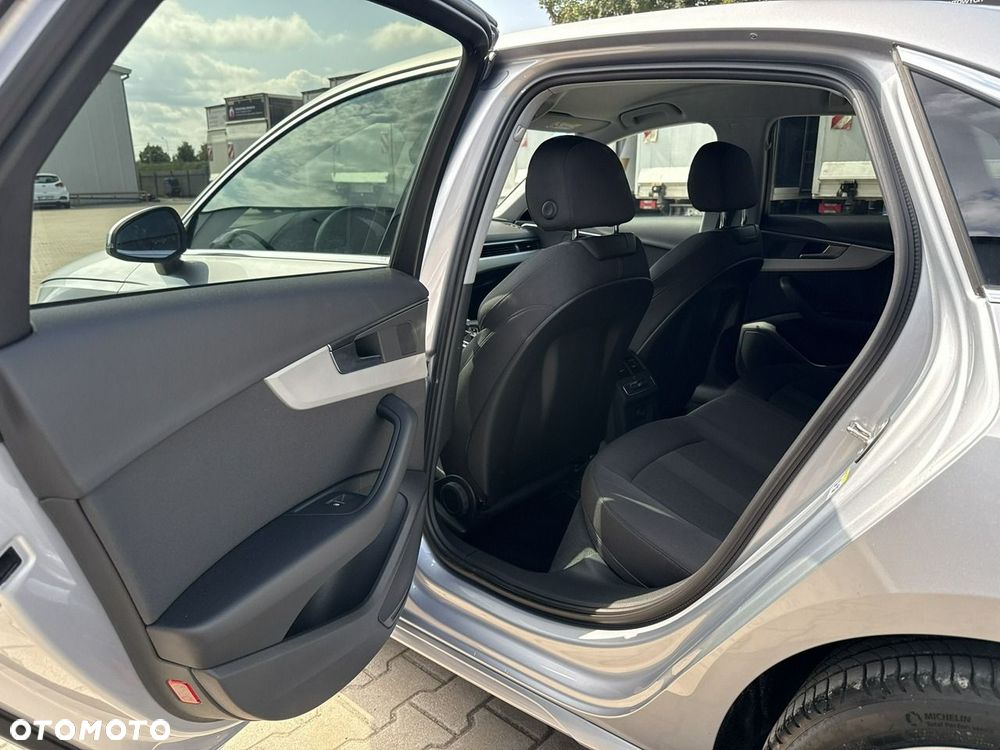 Audi A4 Limousine 35 TFSI mHEV S tronic - 14