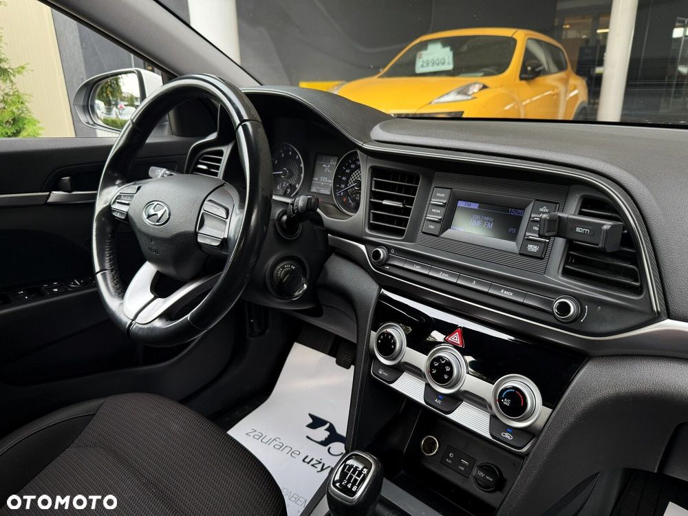 Hyundai Elantra 1.6 Classic Plus - 24
