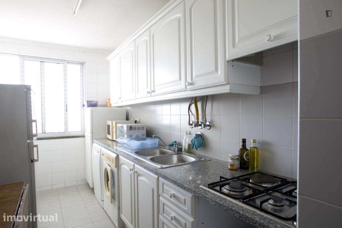 Quarto - localizado em Bela Vista Lisbon - Grande imagem: 4/10